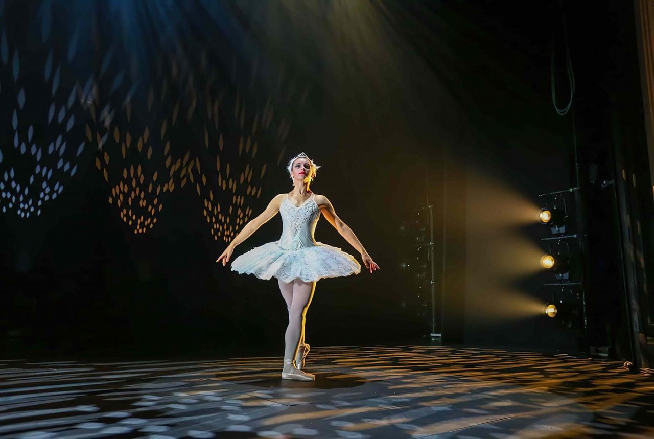 ROBE LIGHTING T11 reflektor teatralny nowej generacji OTOTEATR.TV